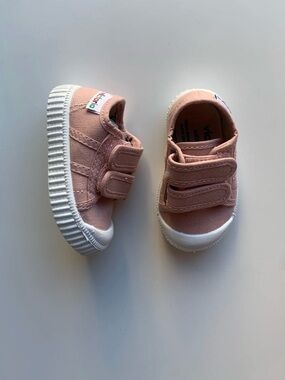 Victoria Velcro sneaker size eu30
